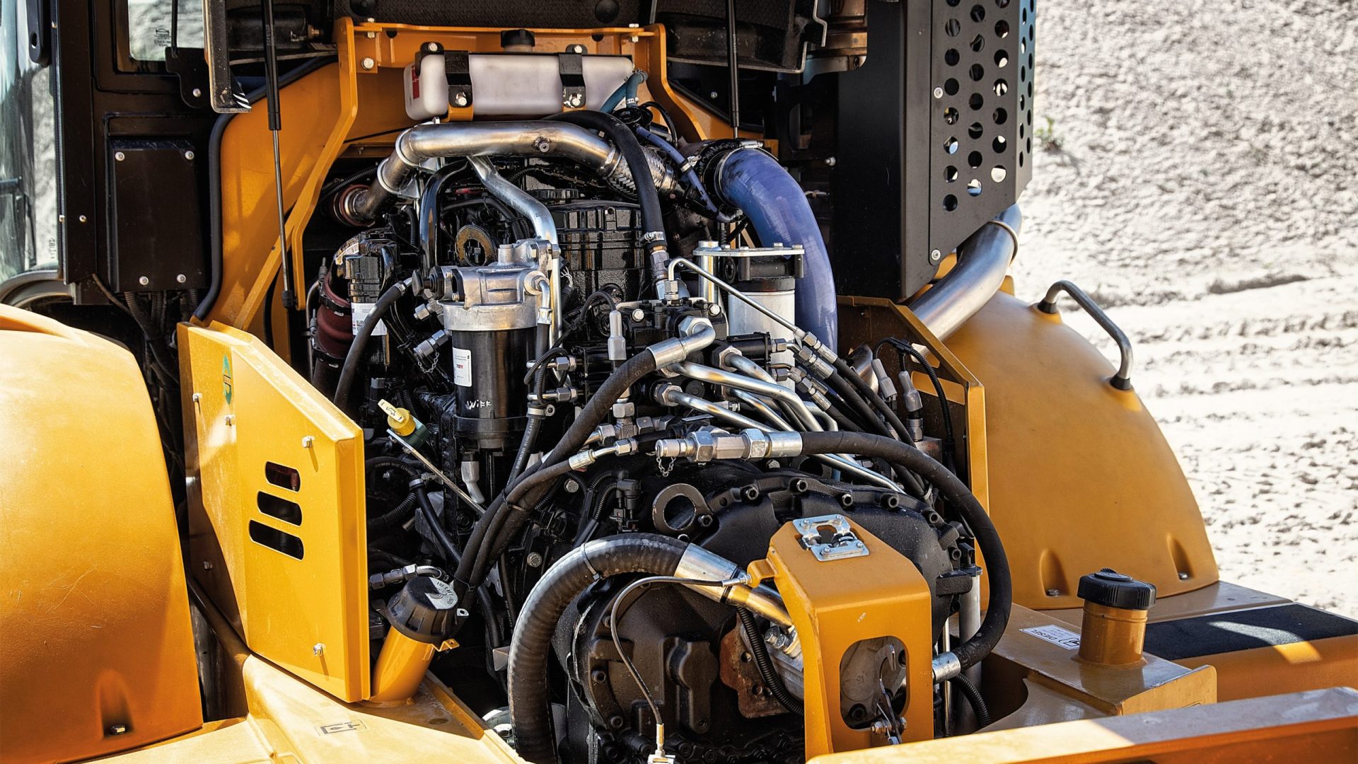 Engine compartment of a Hydrema 912GS articulated dumper